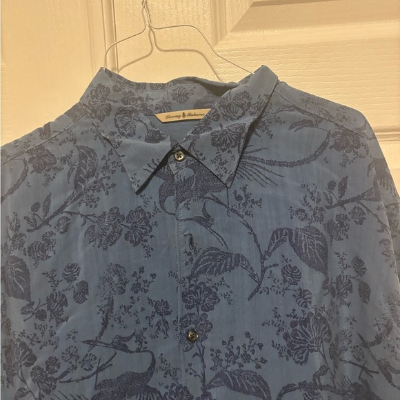 Tommy Bahama Men’s XL Collared Longsleeve Hawaiian Blue Floral Comfy - Picture 2 of 12